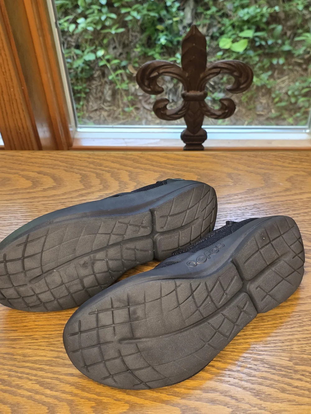 OOFOS slip loafers